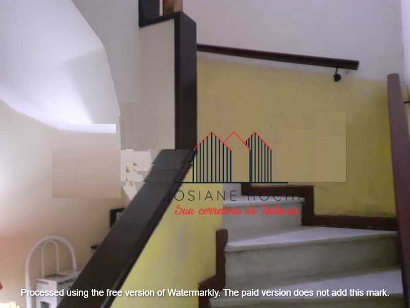 Casa com 4 Quartos, Quintal e Vaga à Venda no Grajaú!!! Próximo ao Largo da Verdun!!!