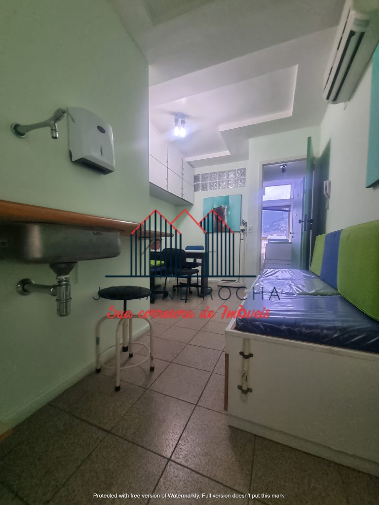 Sala Comercial com banheiro e vaga  à Venda na Tijuca!!!  Praça Saens Pena!!! 22 m² por R$ 270.000