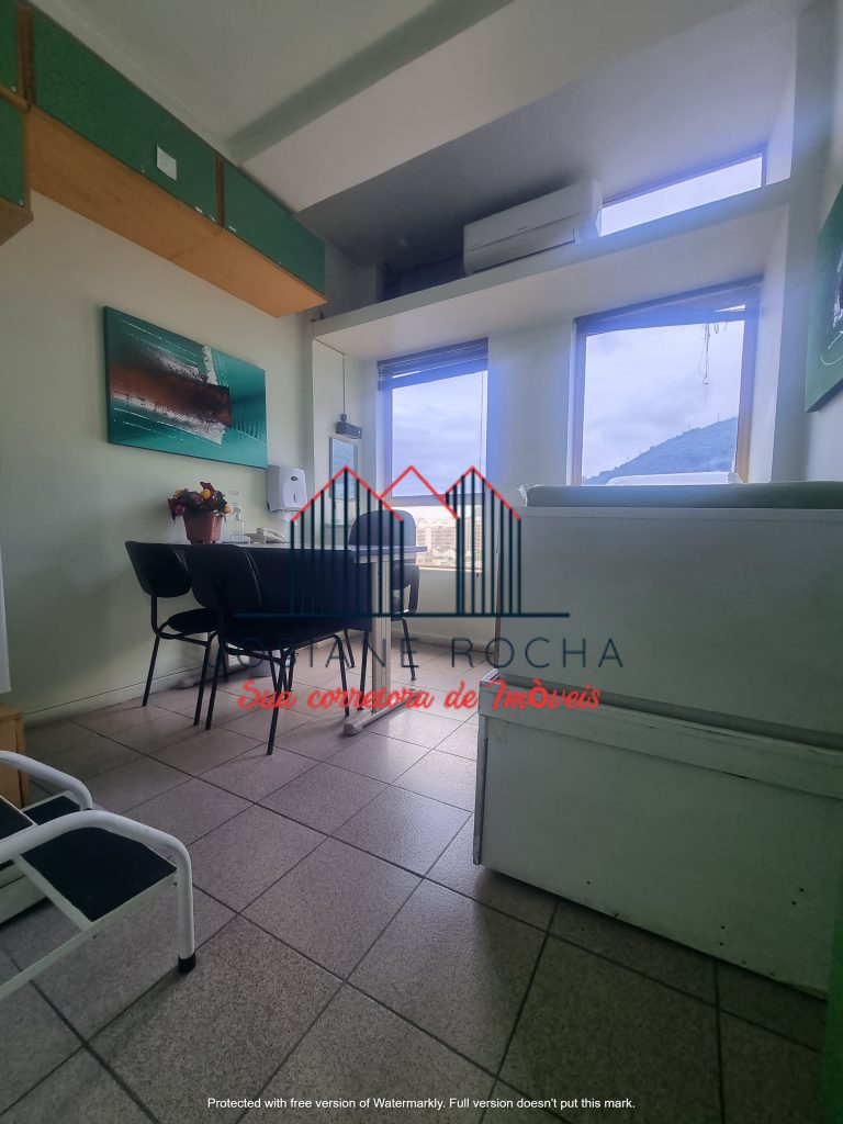 Sala Comercial com banheiro e vaga  à Venda na Tijuca!!!  Praça Saens Pena!!! 22 m² por R$ 270.000