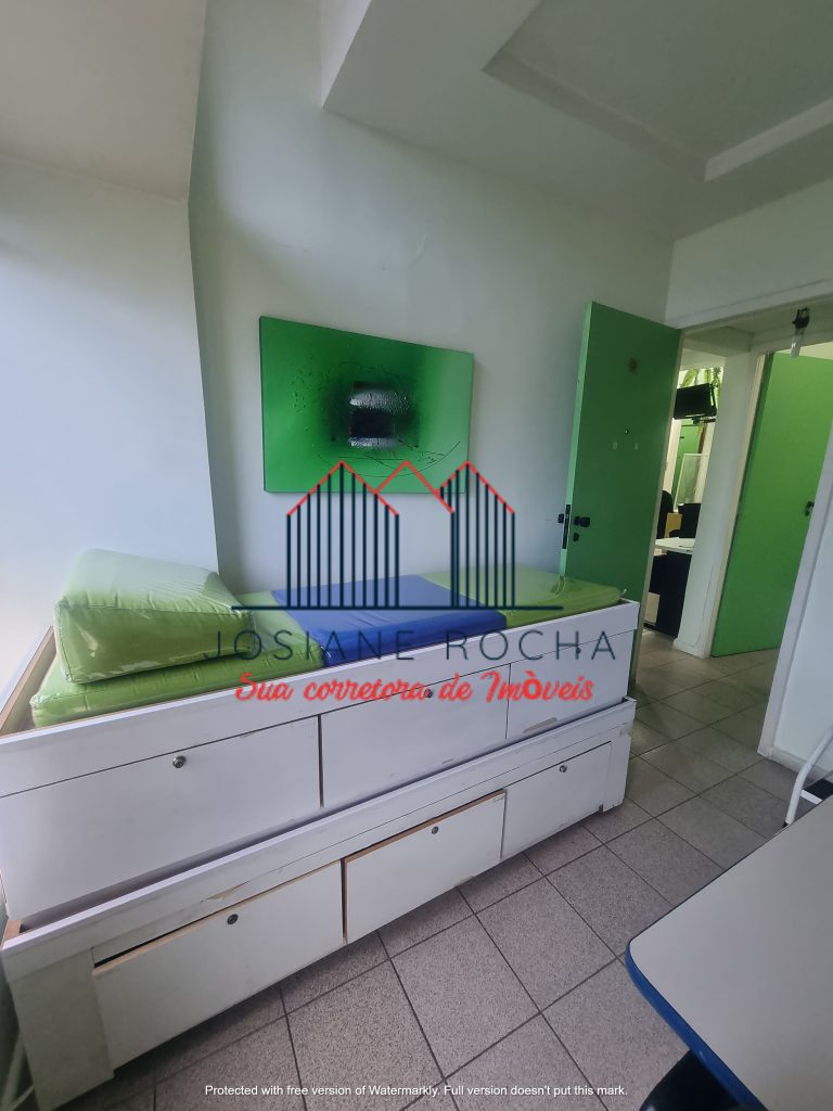 Sala Comercial com banheiro e vaga  à Venda na Tijuca!!!  Praça Saens Pena!!! 22 m² por R$ 270.000