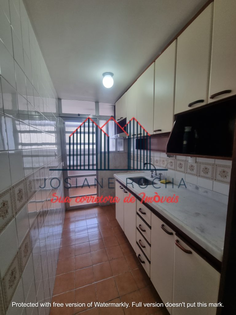 Venda/Locação!!! Apartamento com 2 Quartos, Varanda e Vaga no Grajaú!!! Próximo a Rua Botucatu!!! rj