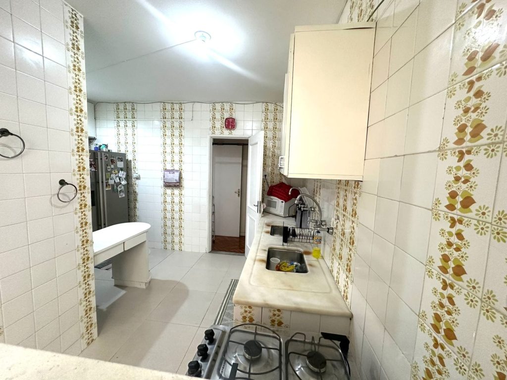 Apartamento com 3 Quartos e Vaga à Venda em Copacabana!!! Próximo a Rua Barata Ribeiro!!!