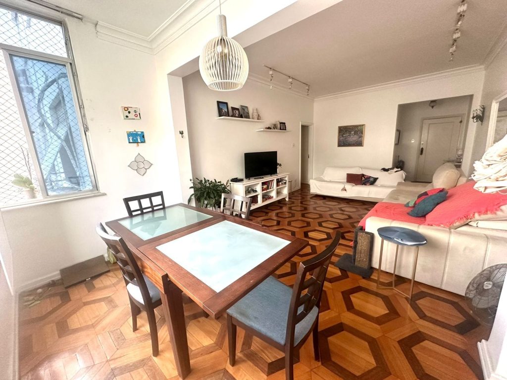 Apartamento com 3 Quartos e Vaga à Venda em Copacabana!!! Próximo a Rua Barata Ribeiro!!!