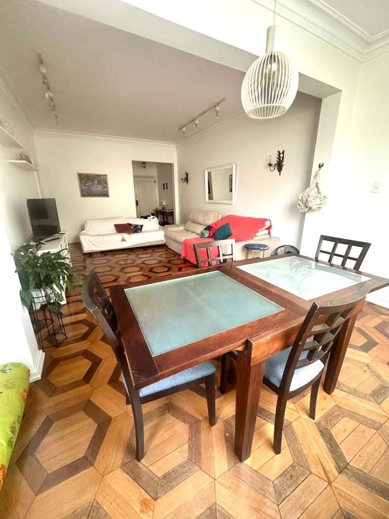 Apartamento com 3 Quartos e Vaga à Venda em Copacabana!!! Próximo a Rua Barata Ribeiro!!!