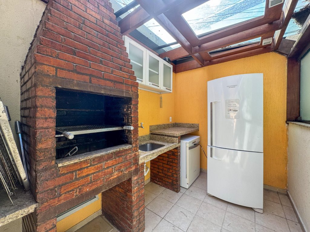 Cobertura Duplex  3 Quartos, Suíte, Varanda e Vaga à Venda na Lagoa!!!