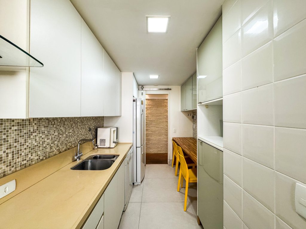 Cobertura Duplex  3 Quartos, Suíte, Varanda e Vaga à Venda na Lagoa!!!