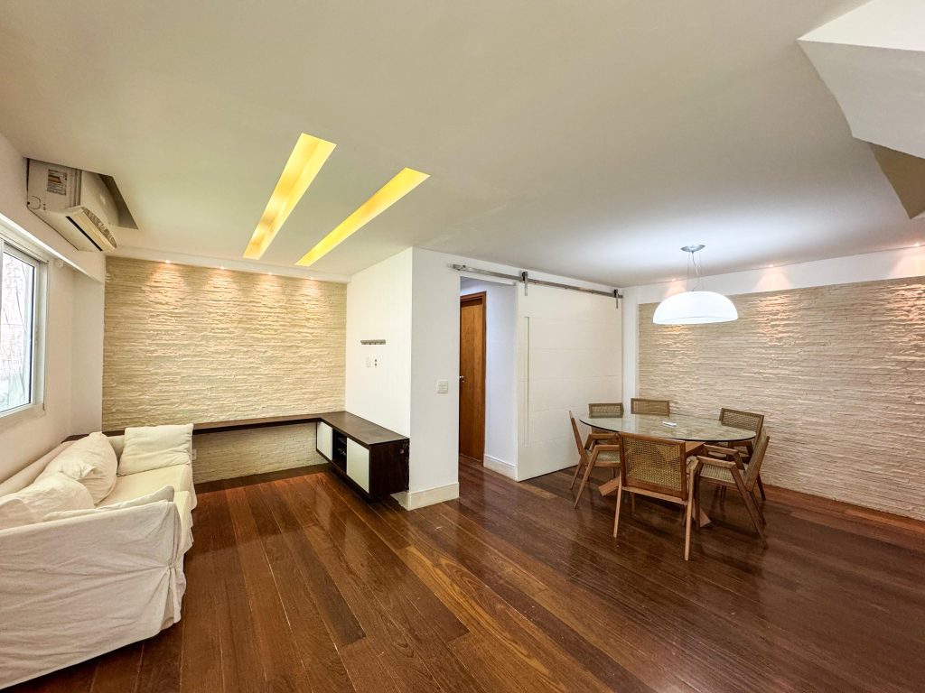 Cobertura Duplex  3 Quartos, Suíte, Varanda e Vaga à Venda na Lagoa!!!