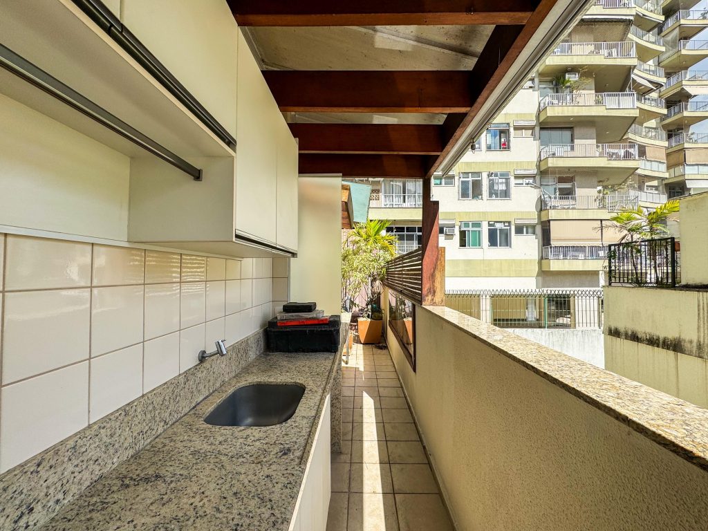 Cobertura Duplex  3 Quartos, Suíte, Varanda e Vaga à Venda na Lagoa!!!