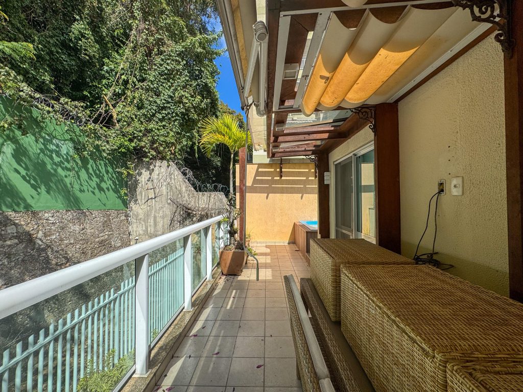 Cobertura Duplex  3 Quartos, Suíte, Varanda e Vaga à Venda na Lagoa!!!