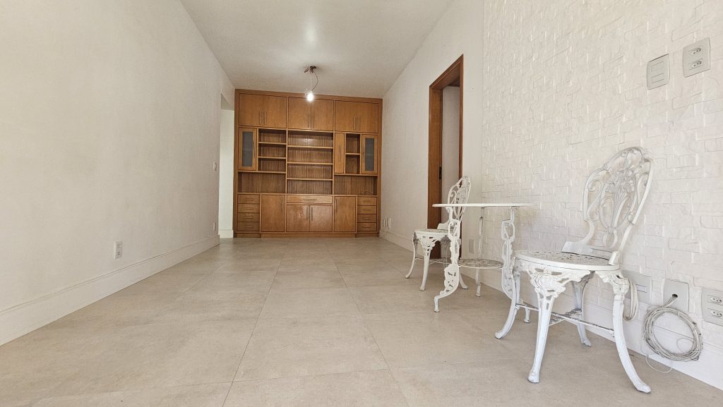 Venda/Locação!!! Apto. 2 Quartos, Suíte, Varanda e Vaga à Venda na Tijuca!!! Próximo ao Largo da Usina!!!