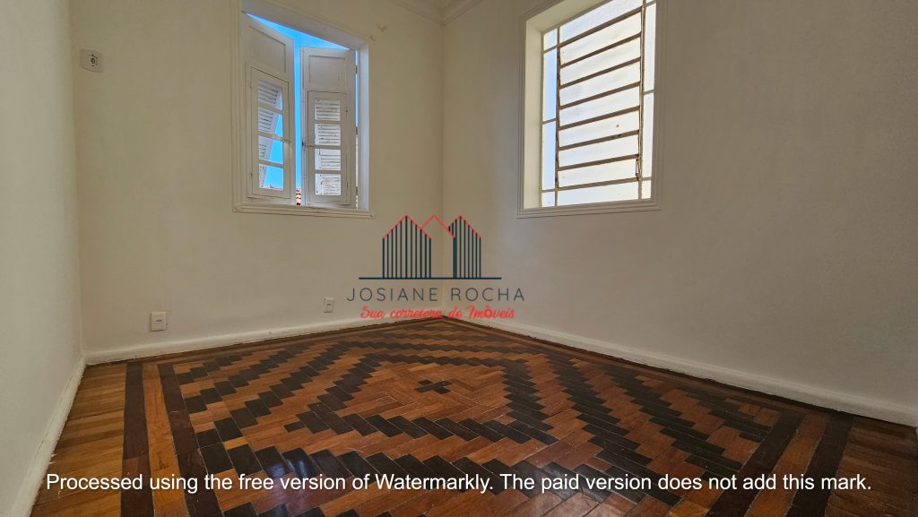 Venda/Locação!! Casa com 4 Quartos, Varanda e 2 Vagas no Grajaú!!! Próximo ao Largo Verdun!!