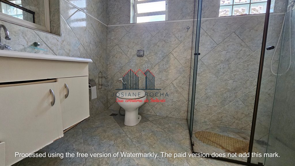 Venda/Locação!! Casa com 4 Quartos, Varanda e 2 Vagas no Grajaú!!! Próximo ao Largo Verdun!!