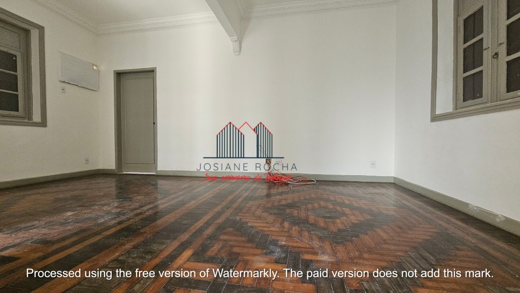 Venda/Locação!! Casa com 4 Quartos, Varanda e 2 Vagas no Grajaú!!! Próximo ao Largo Verdun!!