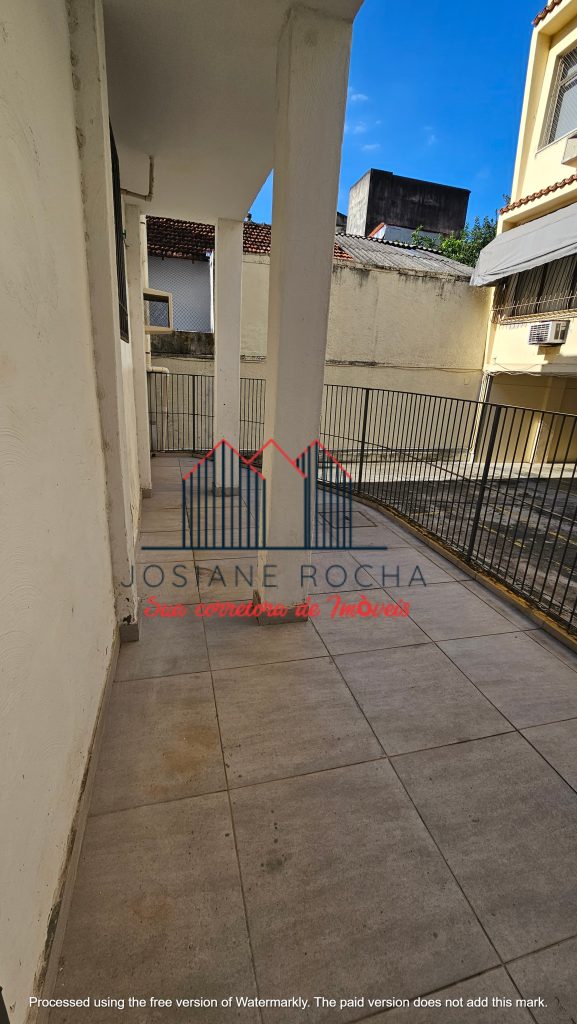 Venda/Locação!! Casa com 4 Quartos, Varanda e 2 Vagas no Grajaú!!! Próximo ao Largo Verdun!!