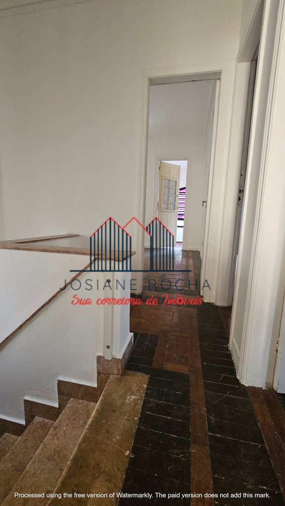 Venda/Locação!! Casa com 4 Quartos, Varanda e 2 Vagas no Grajaú!!! Próximo ao Largo Verdun!!