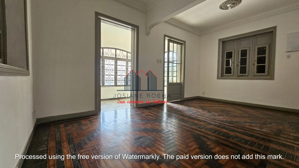 Venda/Locação!! Casa com 4 Quartos, Varanda e 2 Vagas no Grajaú!!! Próximo ao Largo Verdun!!