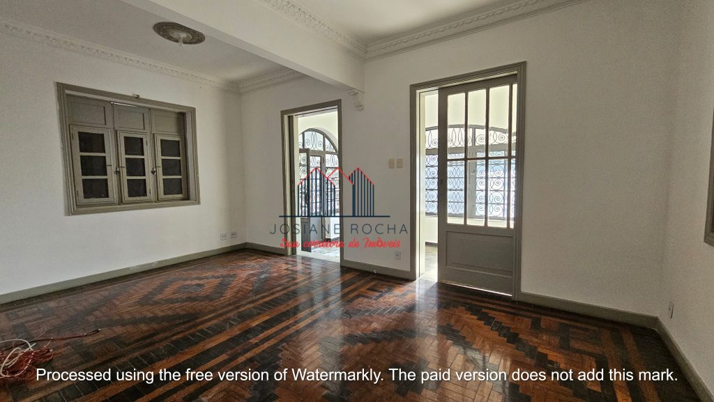 Venda/Locação!! Casa com 4 Quartos, Varanda e 2 Vagas no Grajaú!!! Próximo ao Largo Verdun!!