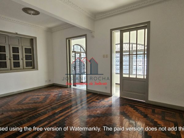 Venda/Locação!! Casa com 4 Quartos, Varanda e 2 Vagas no Grajaú!!! Próximo ao Largo Verdun!!