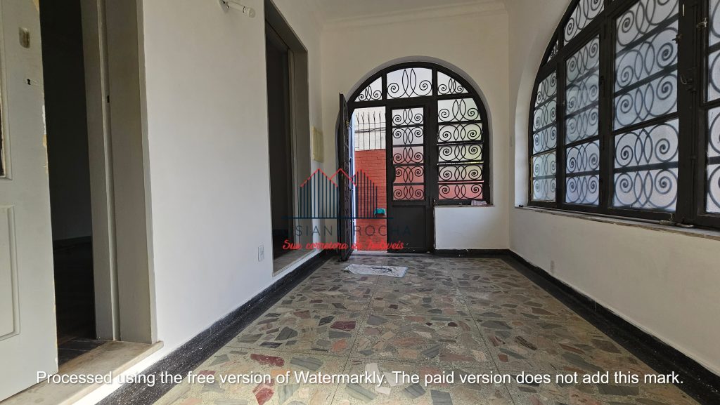 Venda/Locação!! Casa com 4 Quartos, Varanda e 2 Vagas no Grajaú!!! Próximo ao Largo Verdun!!