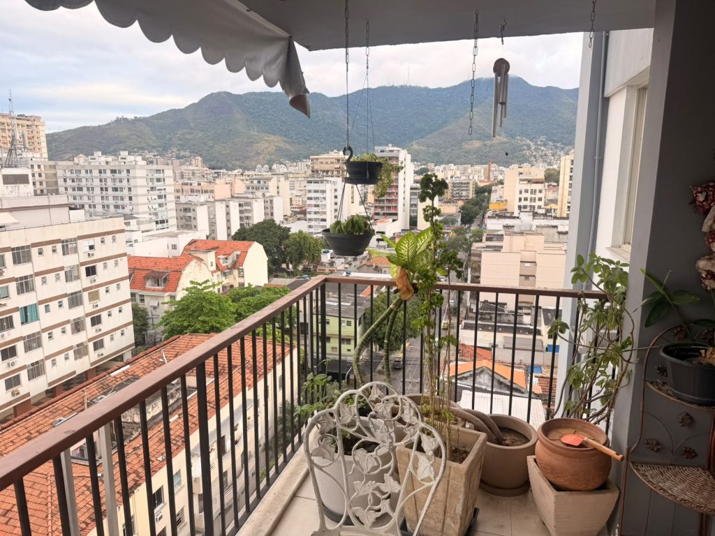 Apto. 2 Quartos, varanda e vaga à Venda em Vila Isabel!! Próximo a Praça Barão de Drumond!!!