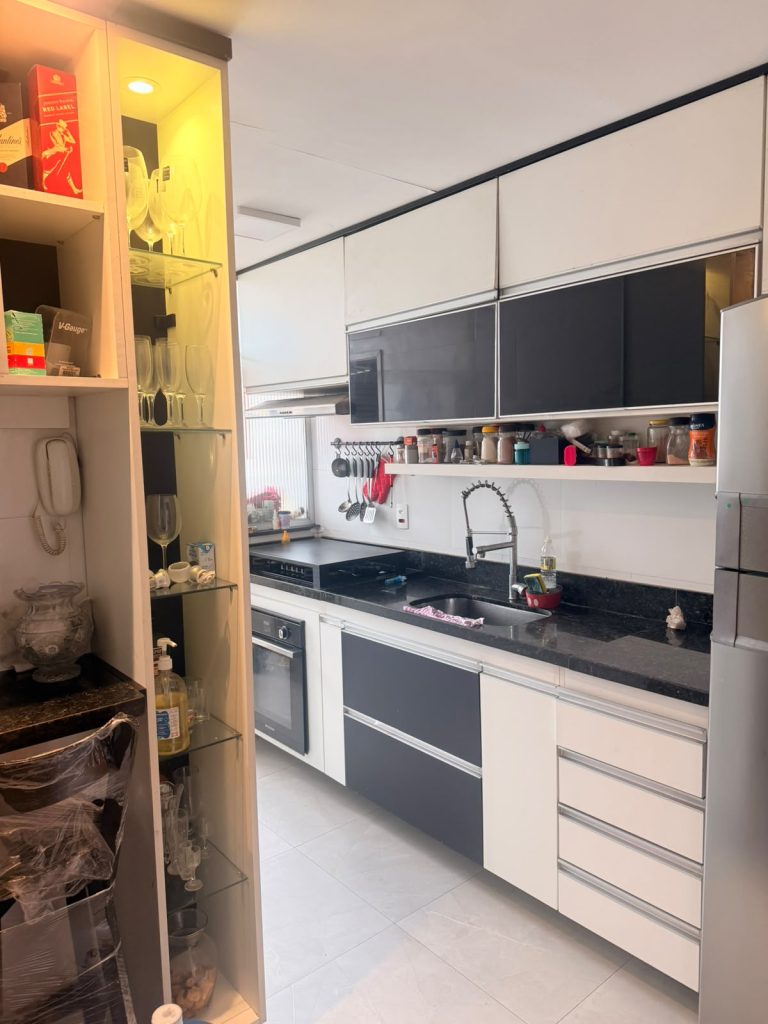 Apto. 2 Quartos, varanda e vaga à Venda em Vila Isabel!! Próximo a Praça Barão de Drumond!!!